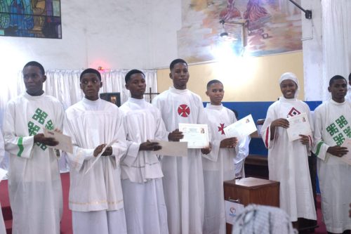 IMG-20260616-WA0009 Renouvellement de l'engagement des acteurs liturgiques à la Paroisse Saint Dominique et Remise des brevets de mérite aux acolytes jubilaires à la paroisse saint Dominique