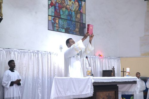 IMG-20260616-WA0013 Renouvellement de l'engagement des acteurs liturgiques à la Paroisse Saint Dominique et Remise des brevets de mérite aux acolytes jubilaires à la paroisse saint Dominique