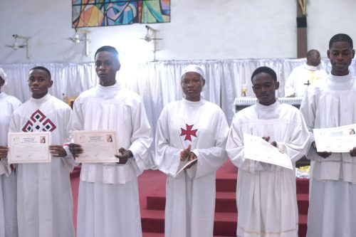 IMG-20260616-WA0017 Renouvellement de l'engagement des acteurs liturgiques à la Paroisse Saint Dominique et Remise des brevets de mérite aux acolytes jubilaires à la paroisse saint Dominique