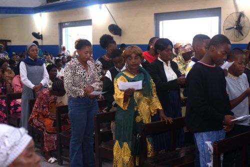 IMG-20260616-WA0023 Renouvellement de l'engagement des acteurs liturgiques à la Paroisse Saint Dominique et Remise des brevets de mérite aux acolytes jubilaires à la paroisse saint Dominique